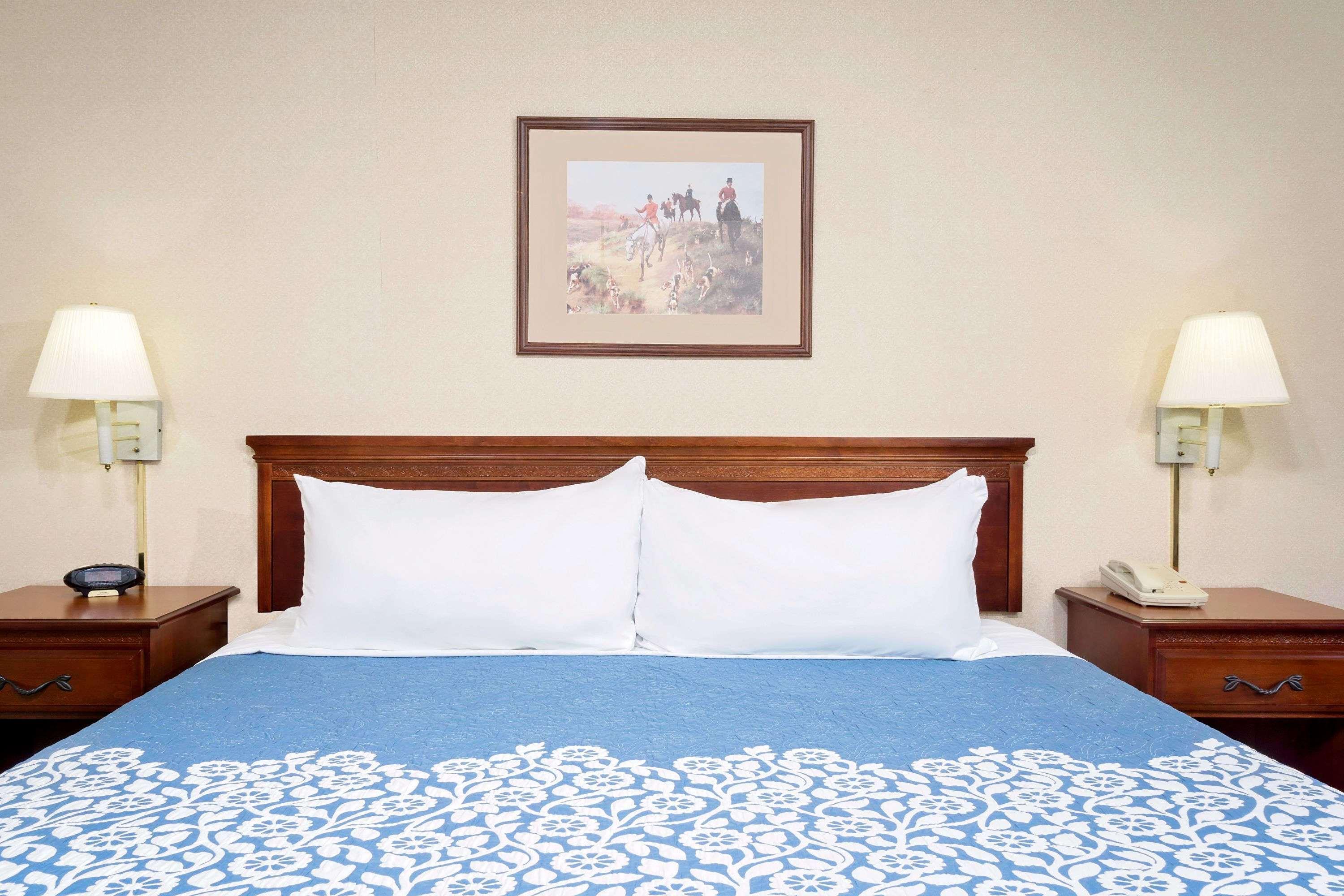 Magnuson Hotel West Liberty Екстериор снимка