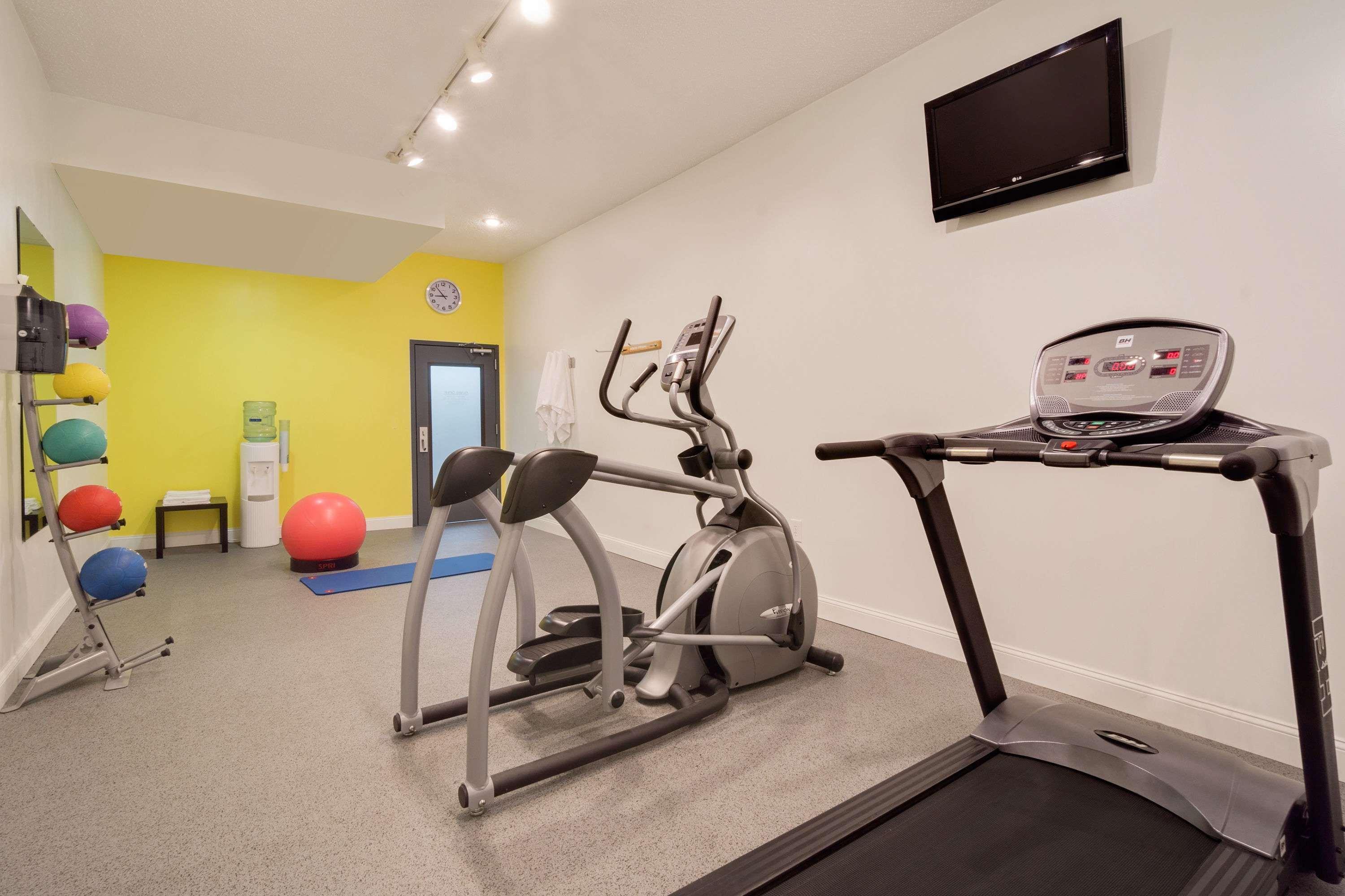 Magnuson Hotel West Liberty Екстериор снимка