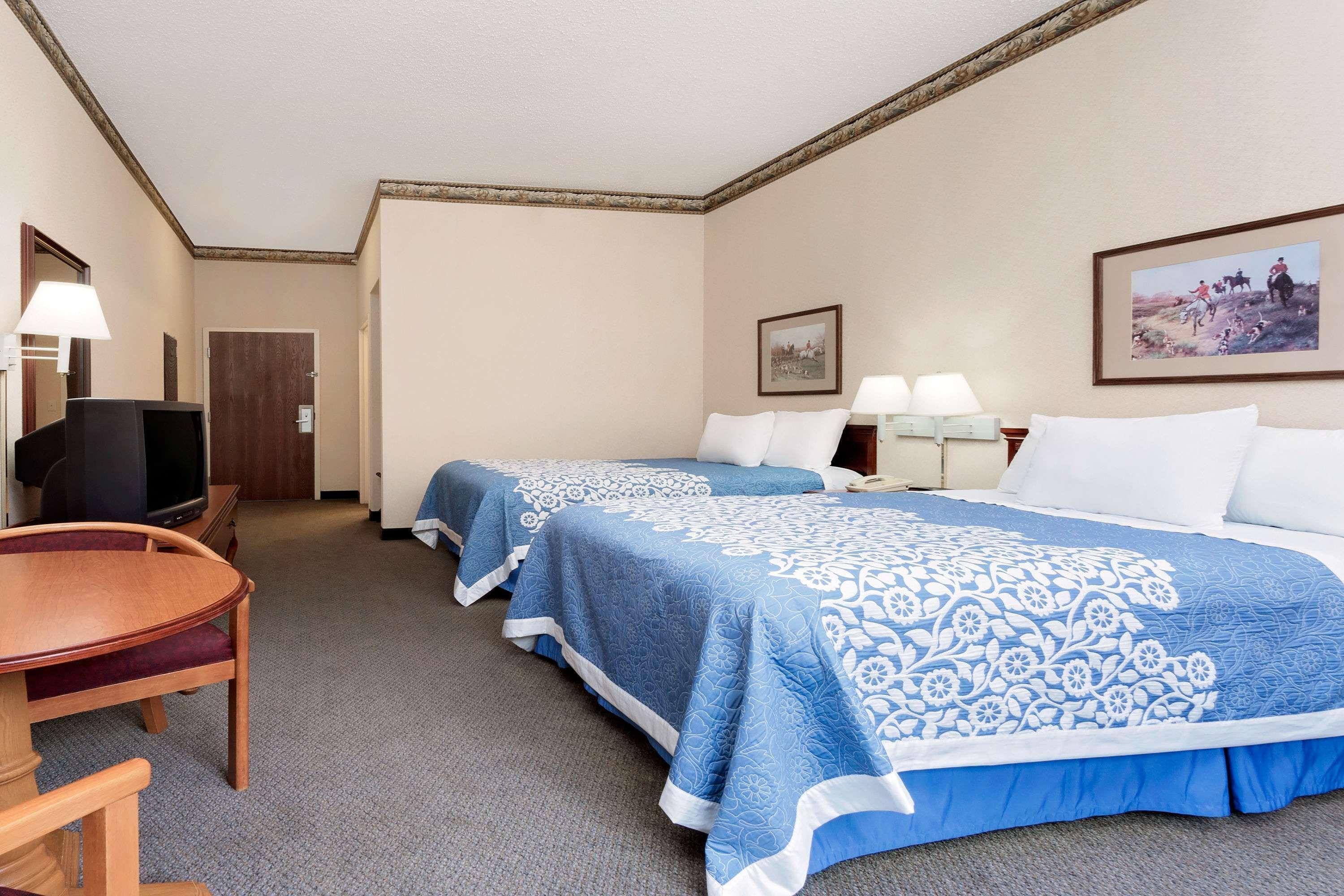 Magnuson Hotel West Liberty Екстериор снимка