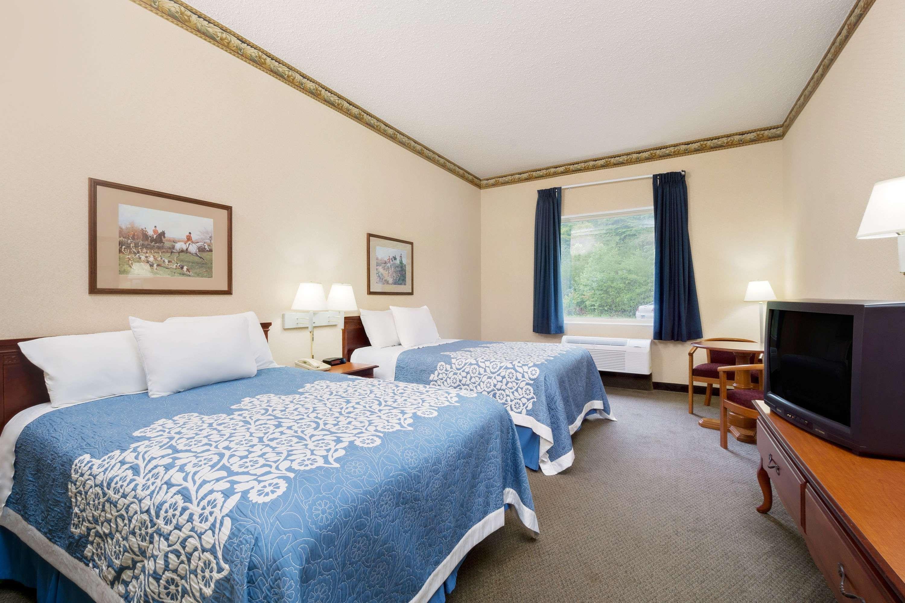 Magnuson Hotel West Liberty Екстериор снимка