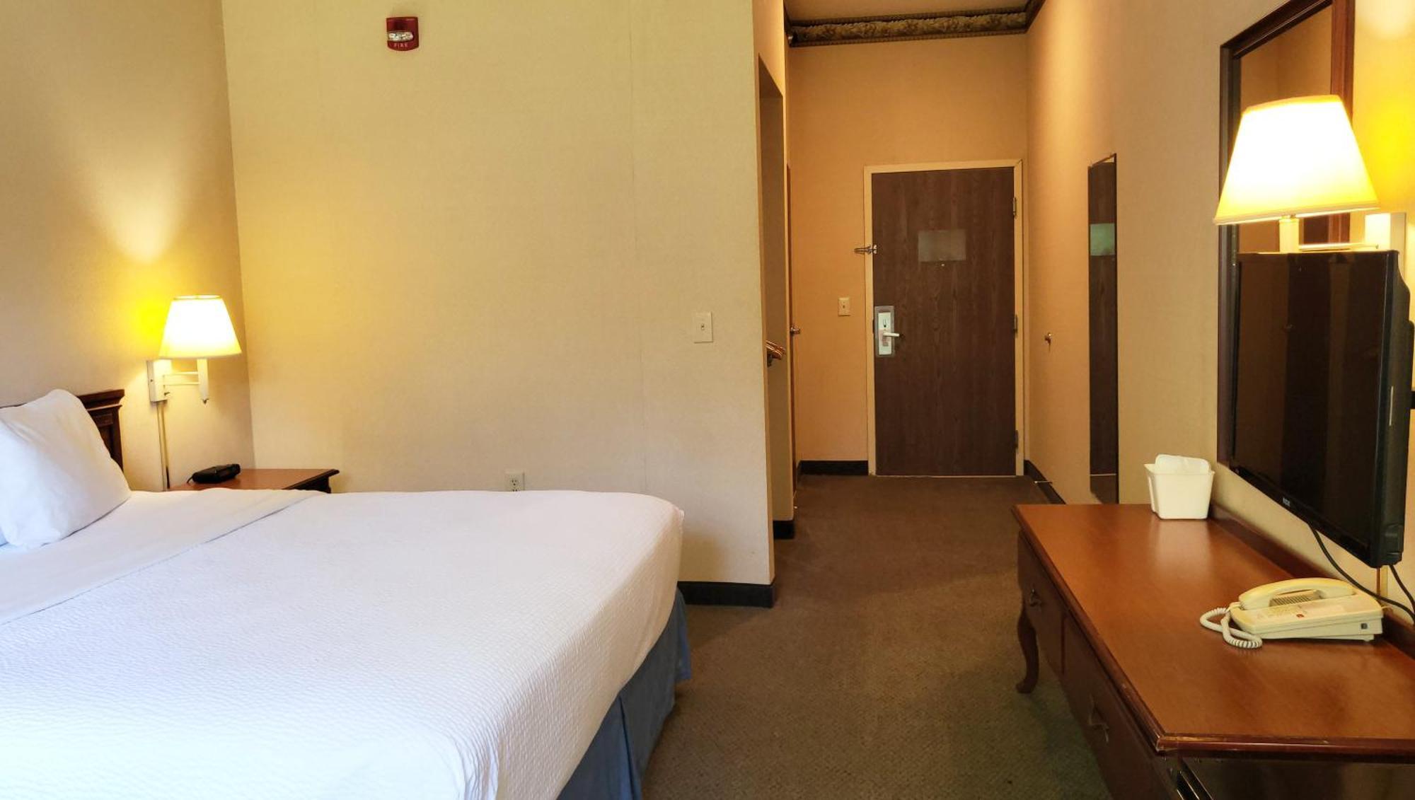Magnuson Hotel West Liberty Екстериор снимка