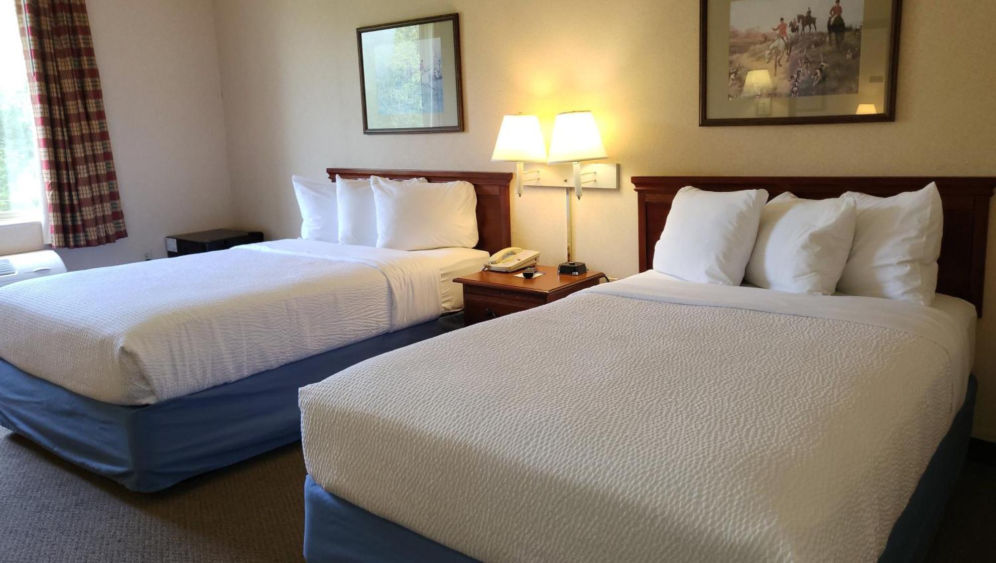 Magnuson Hotel West Liberty Екстериор снимка