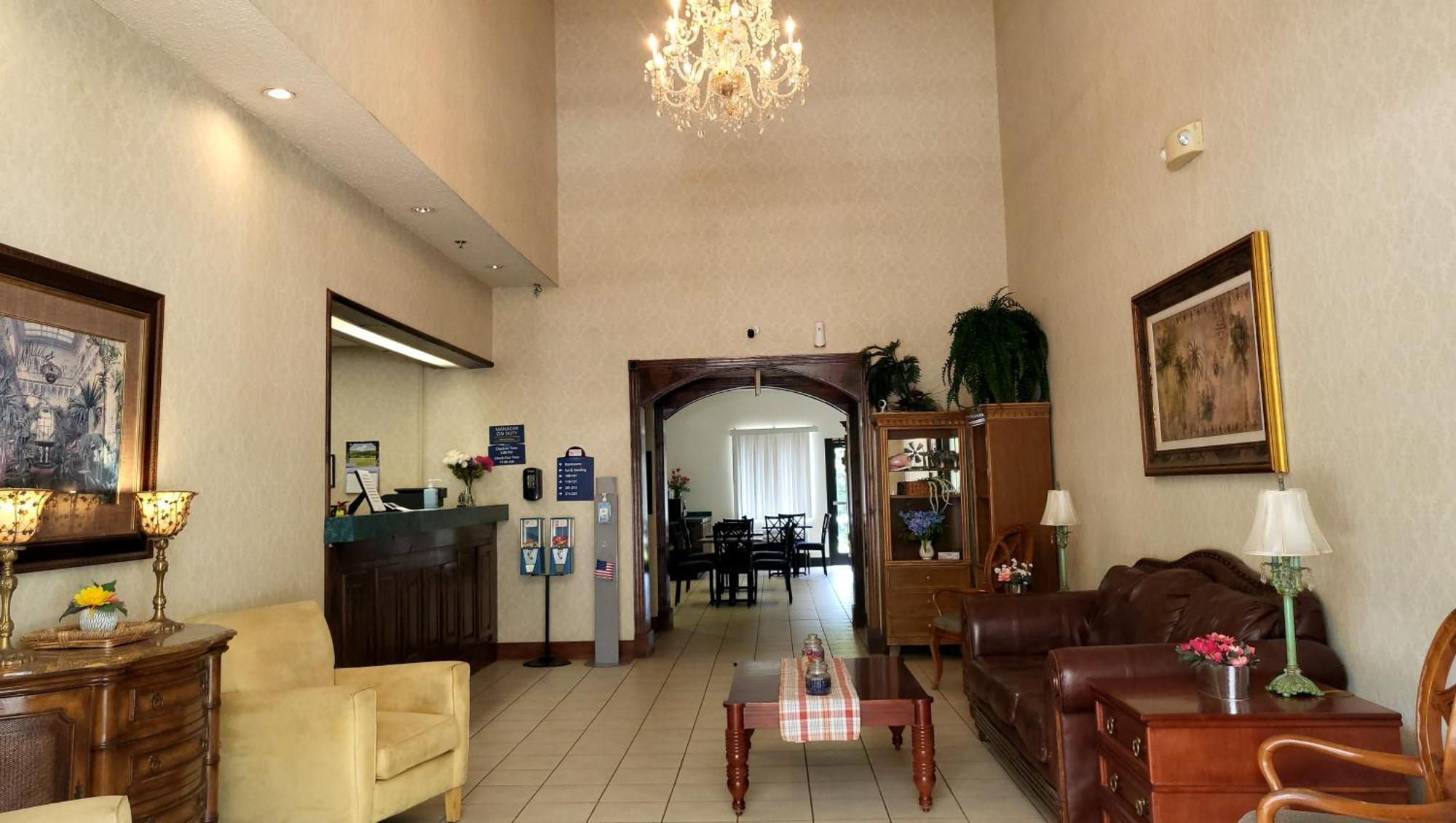 Magnuson Hotel West Liberty Екстериор снимка